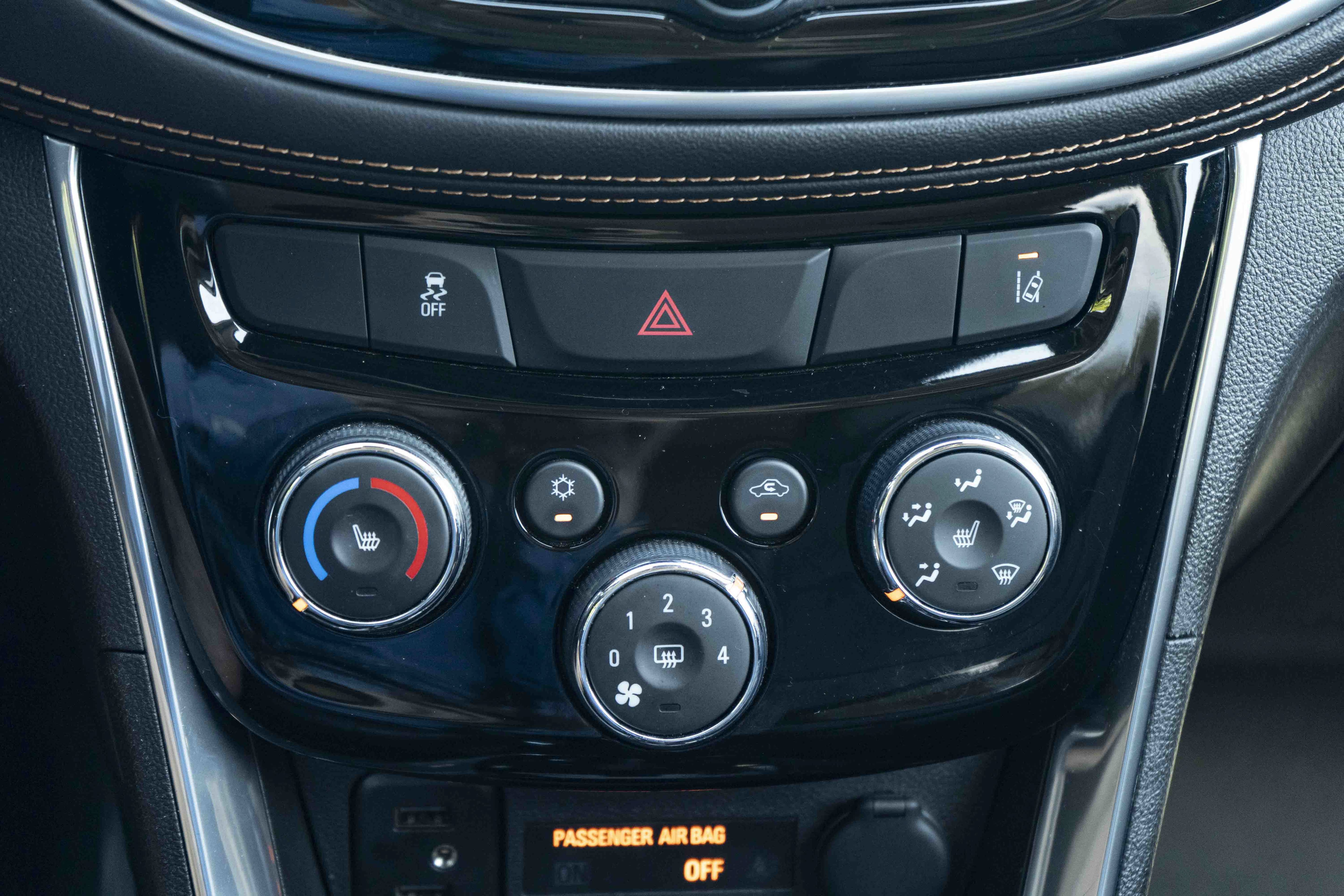 Used 2020 Chevrolet Trax Premier FWD image 29