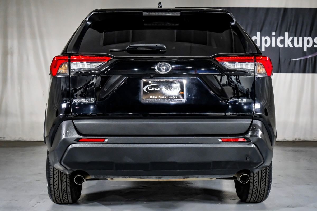 Used 2021 Toyota RAV4 LE FWD image 9