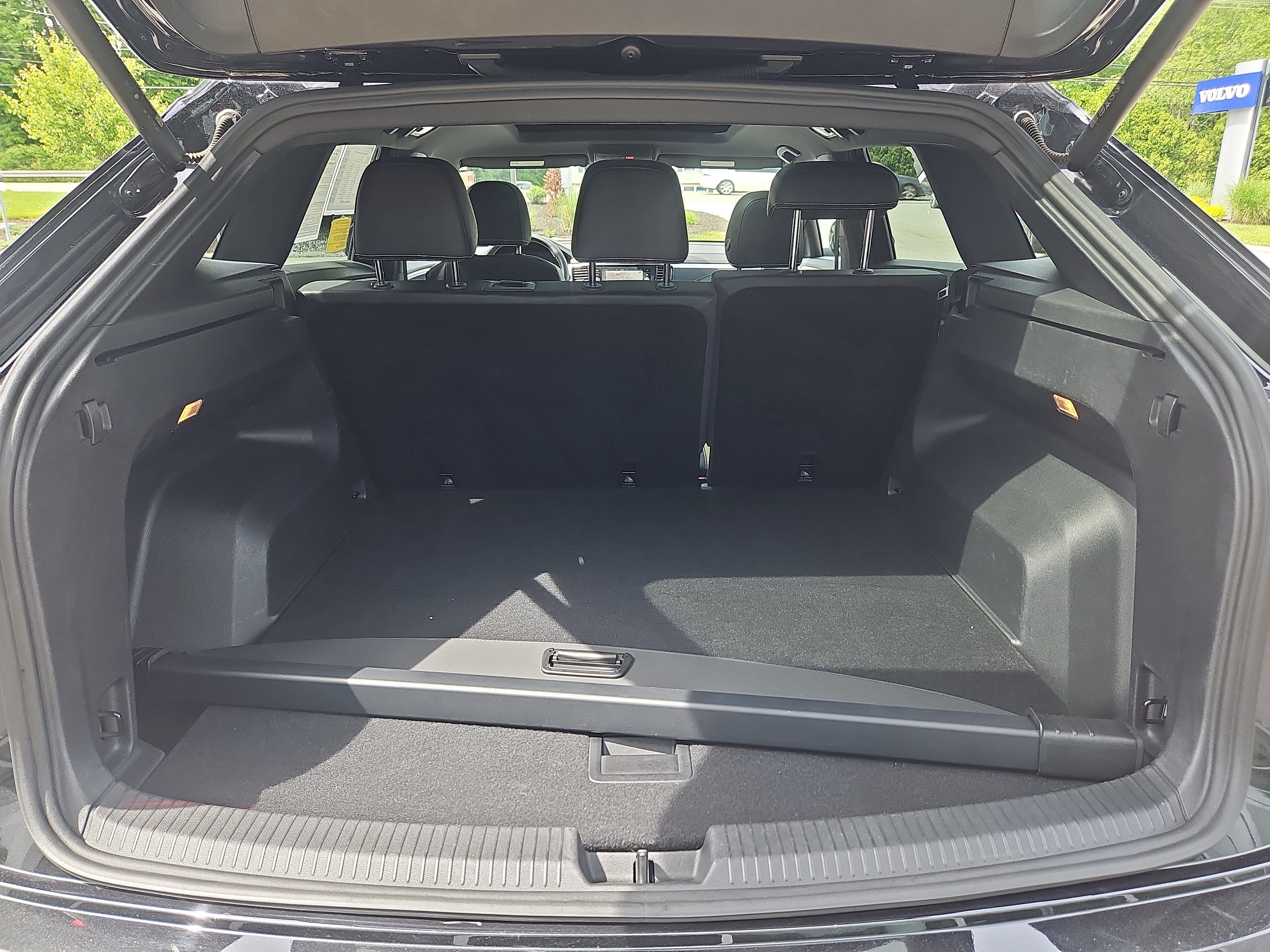 Certified 2023 Volkswagen Atlas Cross Sport SEL AWD/4WD image 37