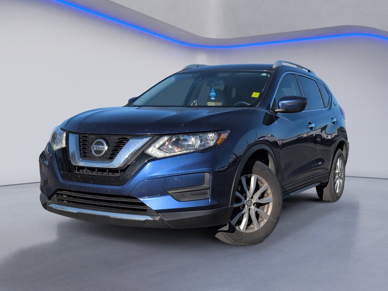 Used 2020 Nissan Rogue SV image 2