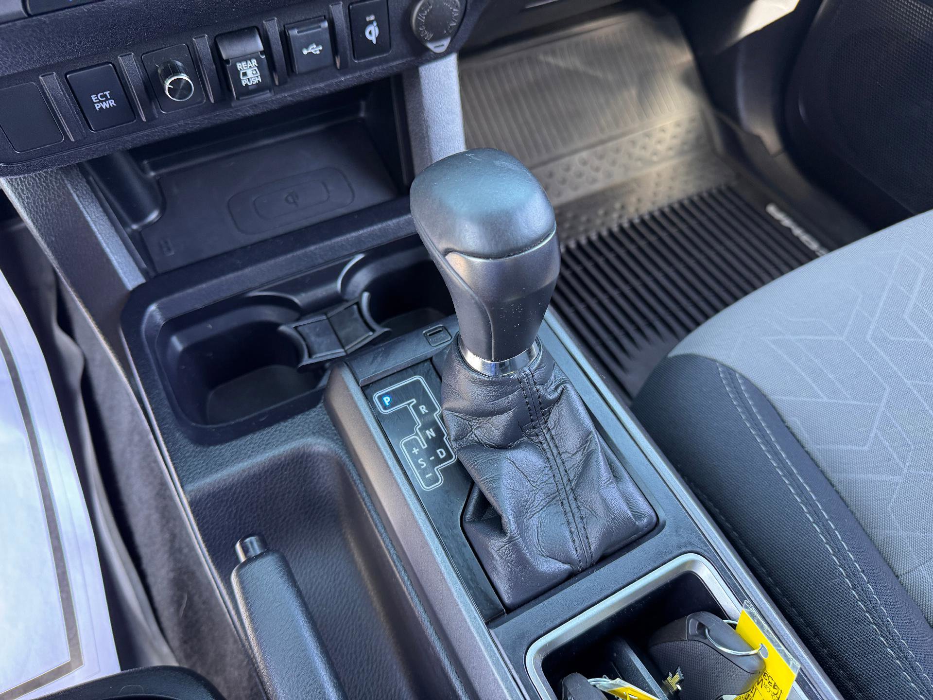 Used 2020 Toyota Tacoma TRD Off-Road AWD/4WD image 30
