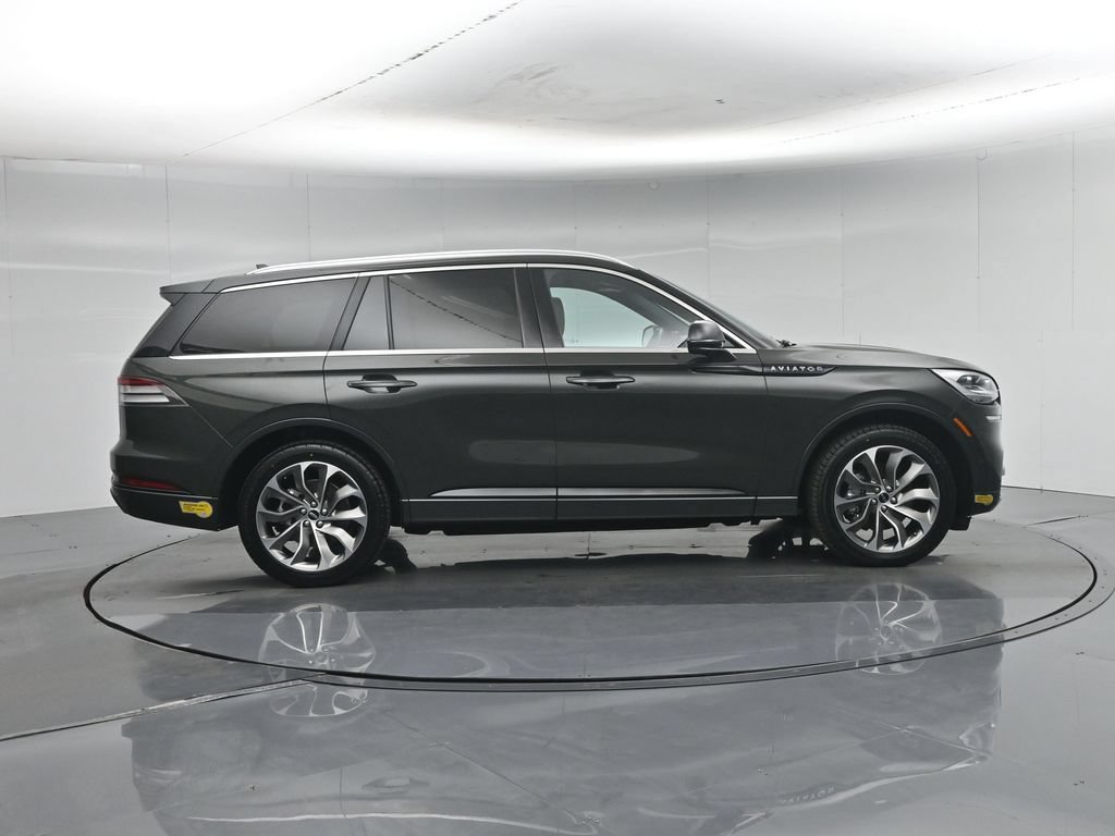 Used 2022 Lincoln Aviator Grand Touring w/ Equipment Group 301A AWD/4WD image 28