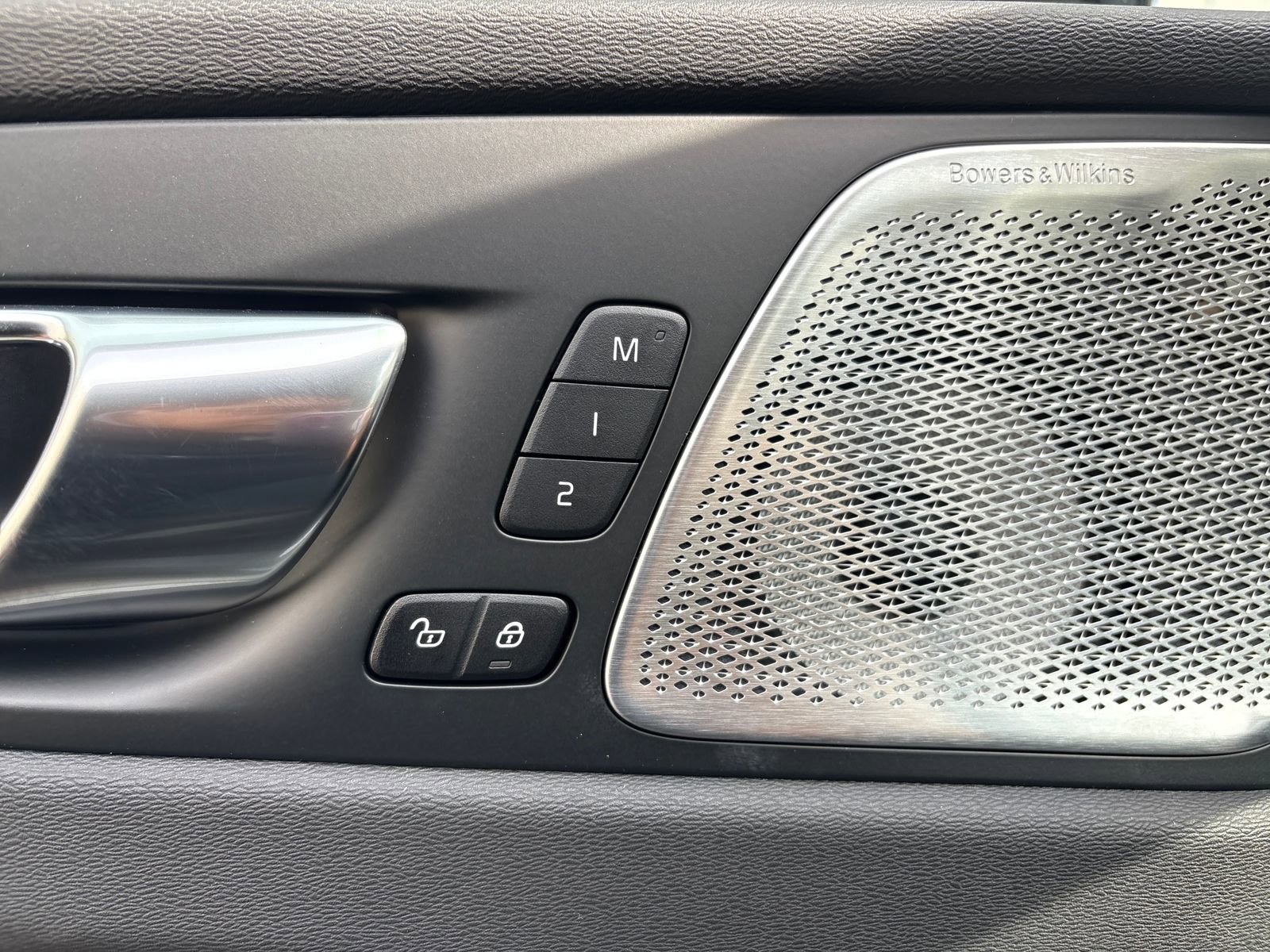 New 2026 Volvo XC60 B5 Ultra w/ Climate Package image 12