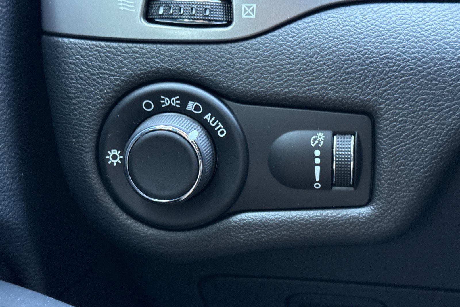 Used 2020 Jeep Cherokee Latitude image 39