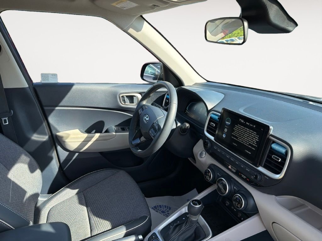 Used 2025 Hyundai Venue Limited FWD image 12