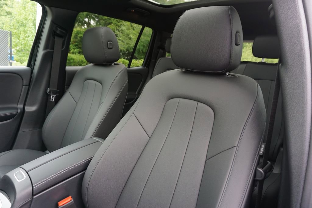 New 2025 Mercedes-Benz GLB 250 4MATIC image 11