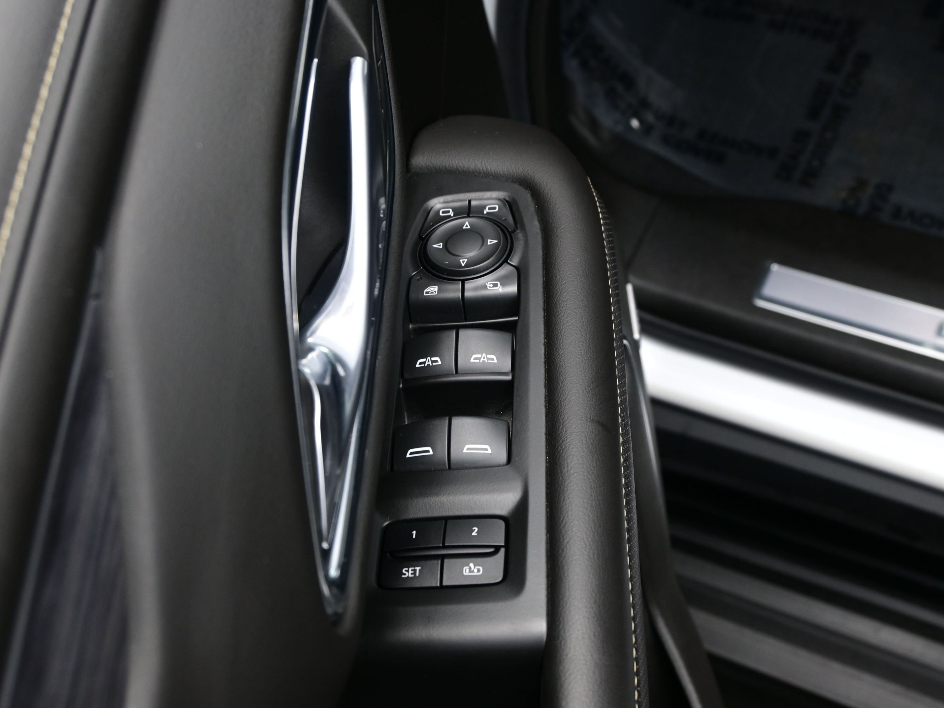 Used 2021 GMC Yukon SLT w/ SLT Premium Package image 11