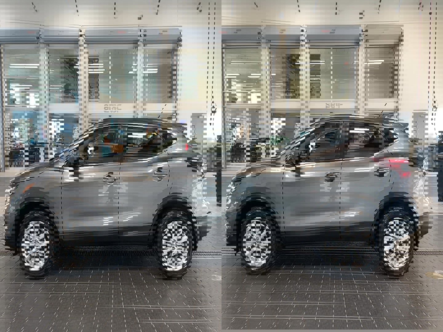 Used 2022 Nissan Rogue Sport S image 4