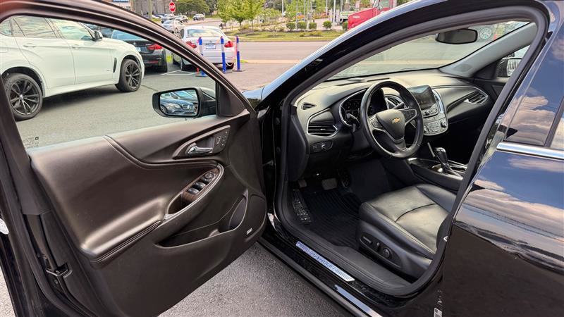 Used 2018 Chevrolet Malibu Premier w/ Premier Sun and Wheel Package FWD image 20