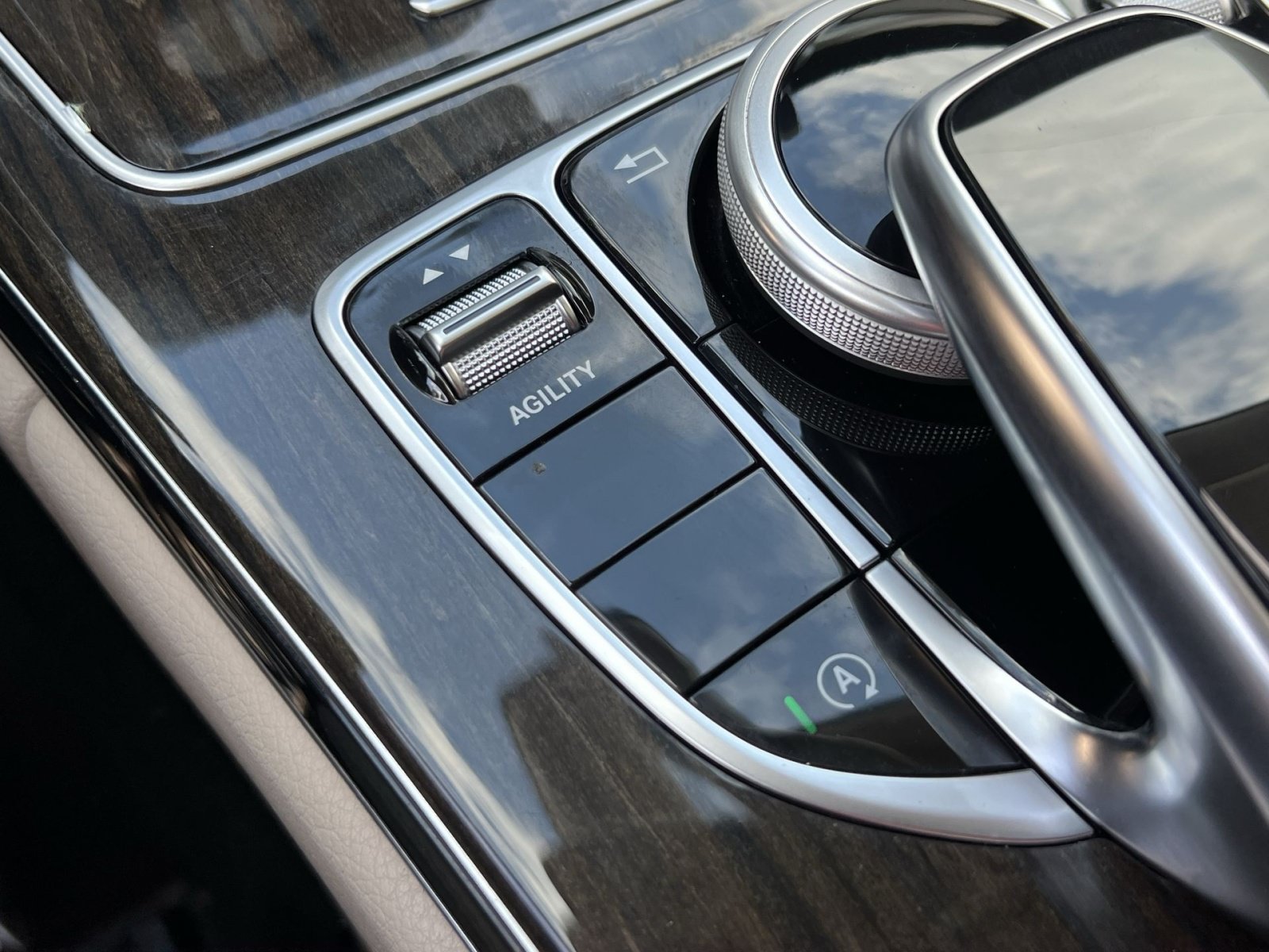 Used 2015 Mercedes-Benz C 300 4MATIC Sedan image 38