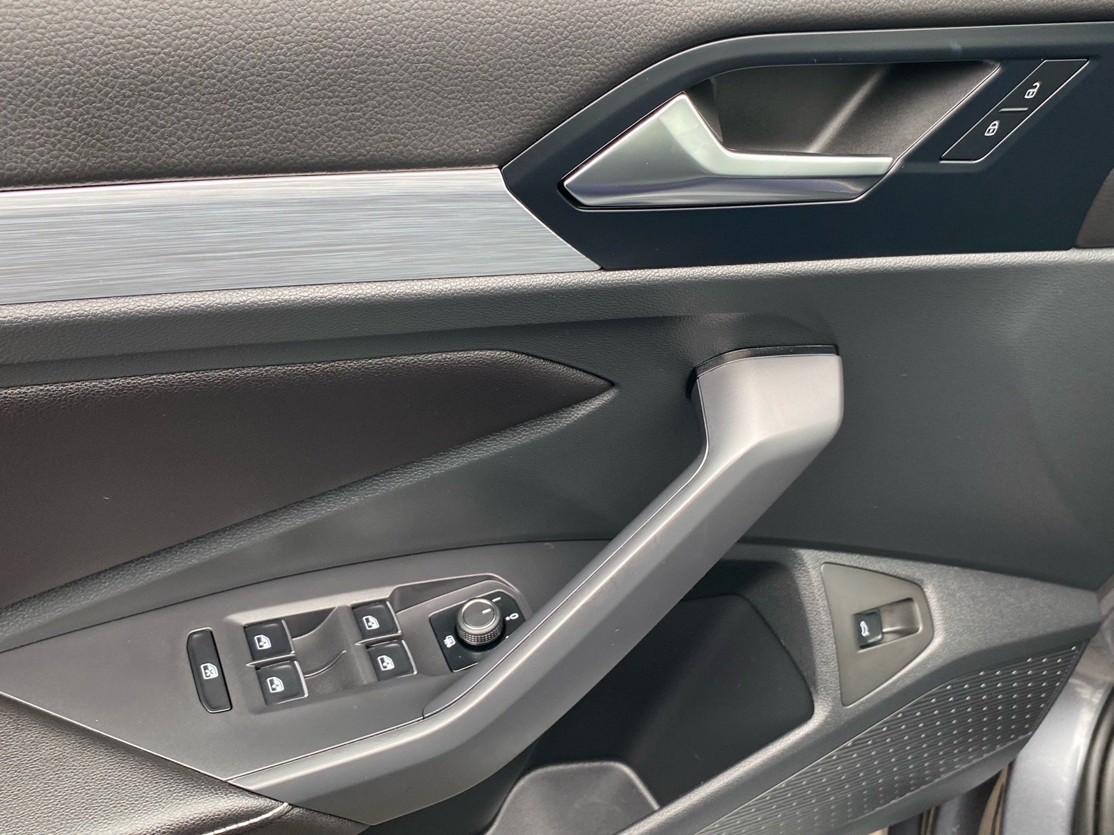 Certified 2025 Volkswagen Jetta Sport FWD image 19