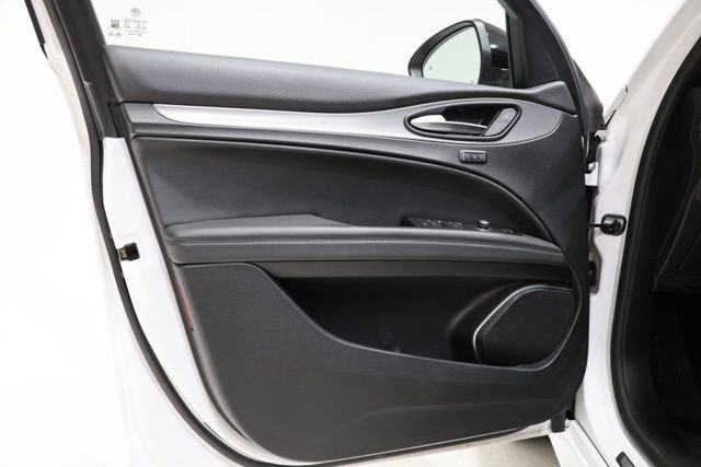 Used 2023 Alfa Romeo Stelvio Veloce AWD/4WD image 16