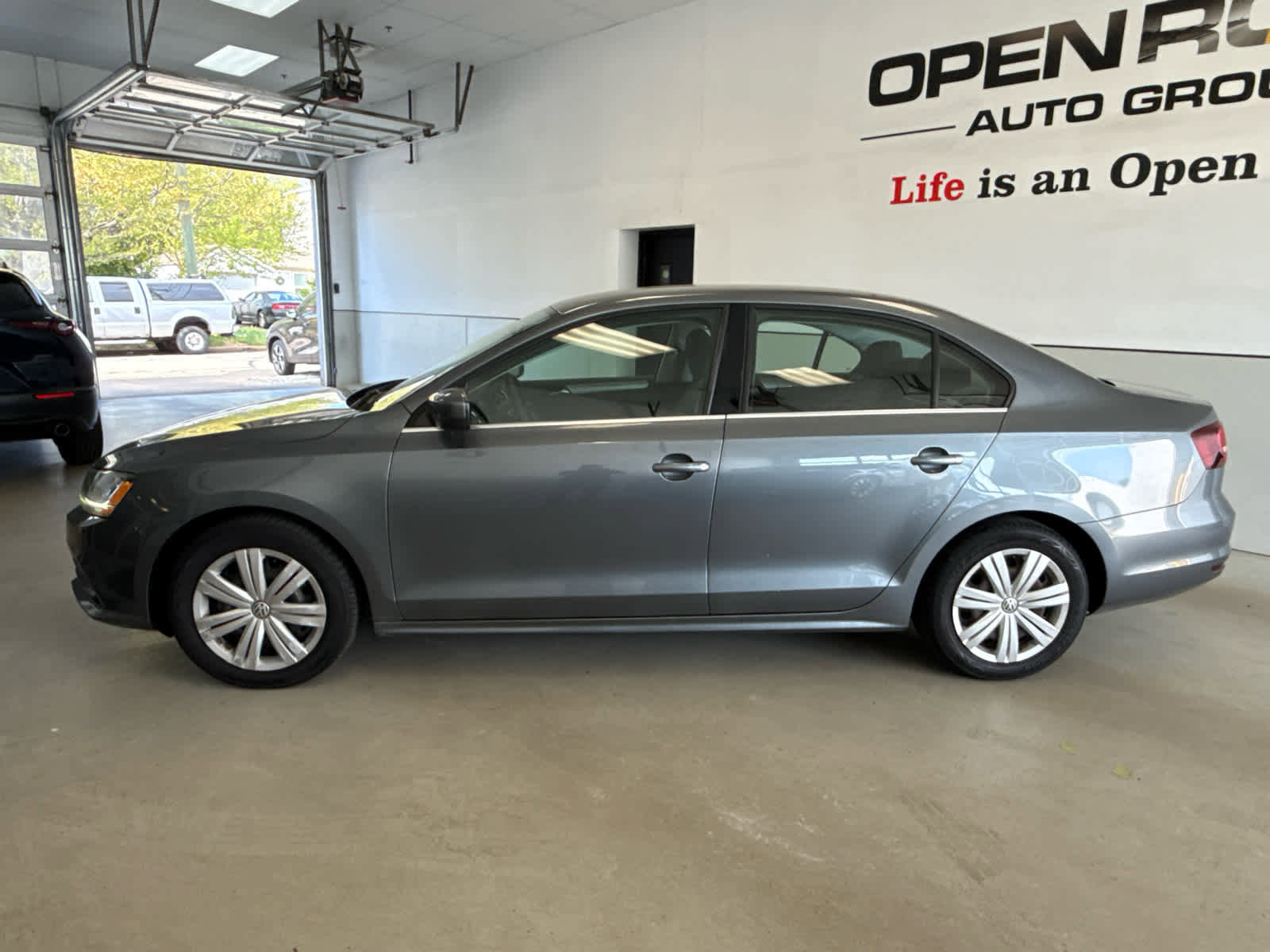 Used 2017 Volkswagen Jetta S FWD image 3