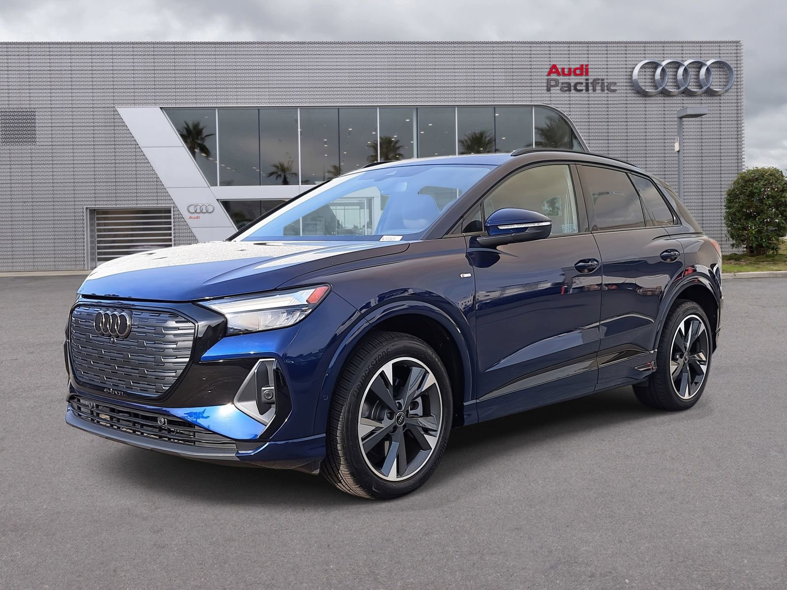 Used 2024 Audi Q4 e-tron Premium Plus image 1