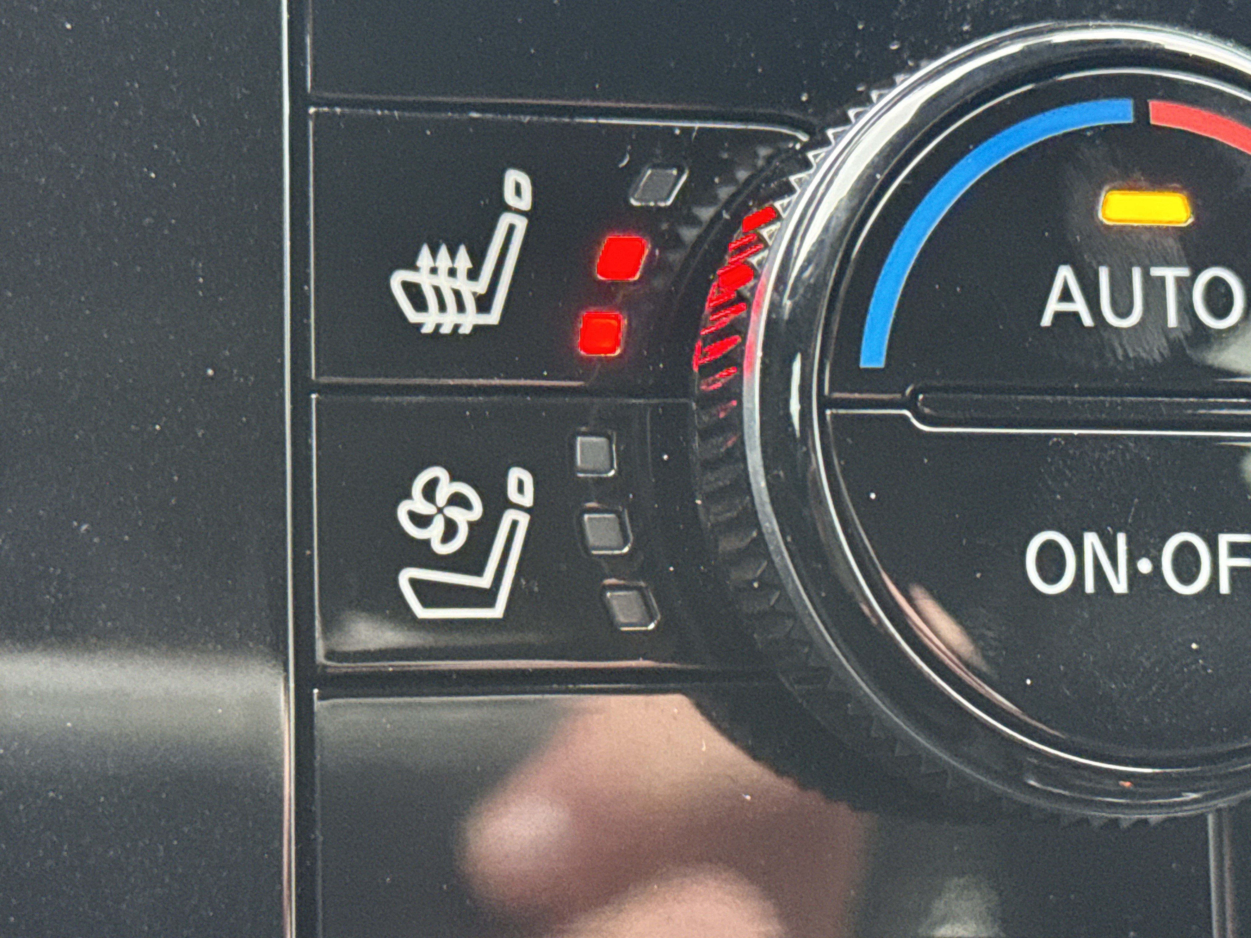 Used 2024 Nissan Pathfinder Platinum image 21