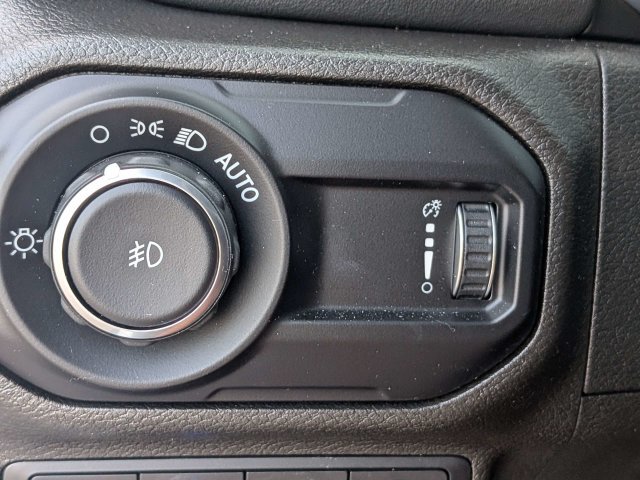 Used 2023 Jeep Wrangler Unlimited Sahara AWD/4WD image 25