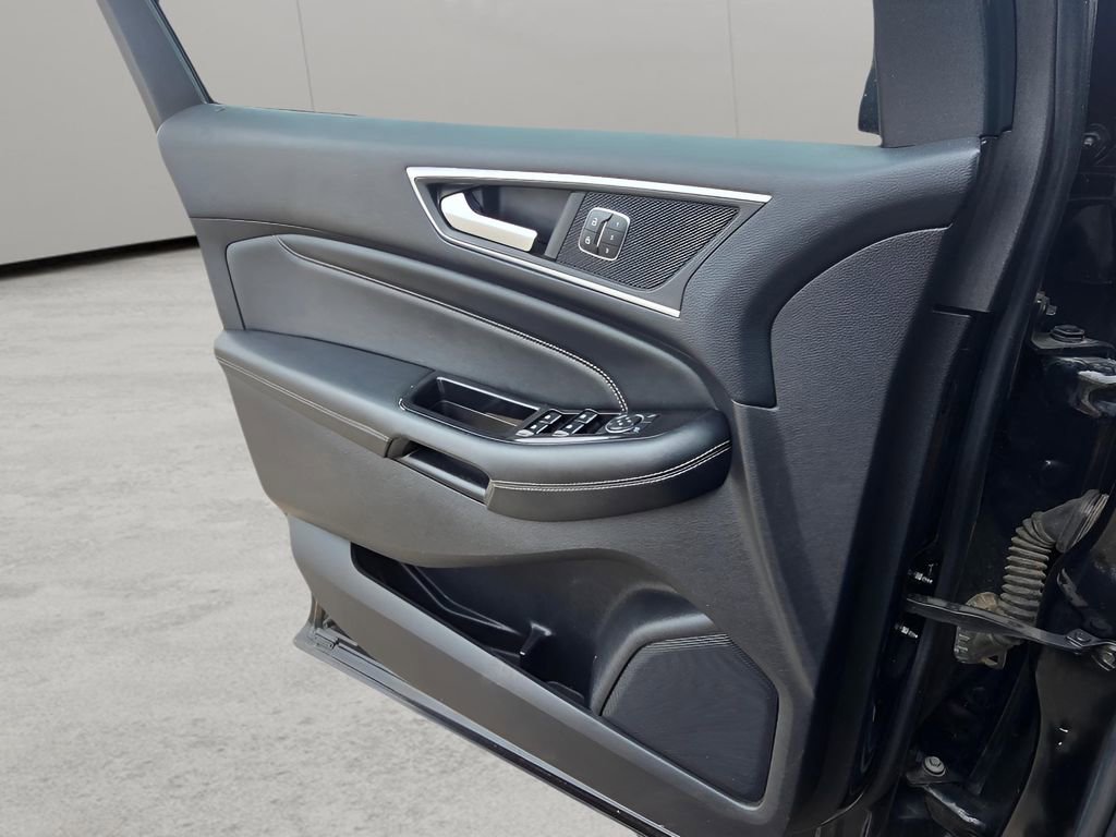 Used 2016 Ford Edge Titanium w/ Equipment Group 301A image 26