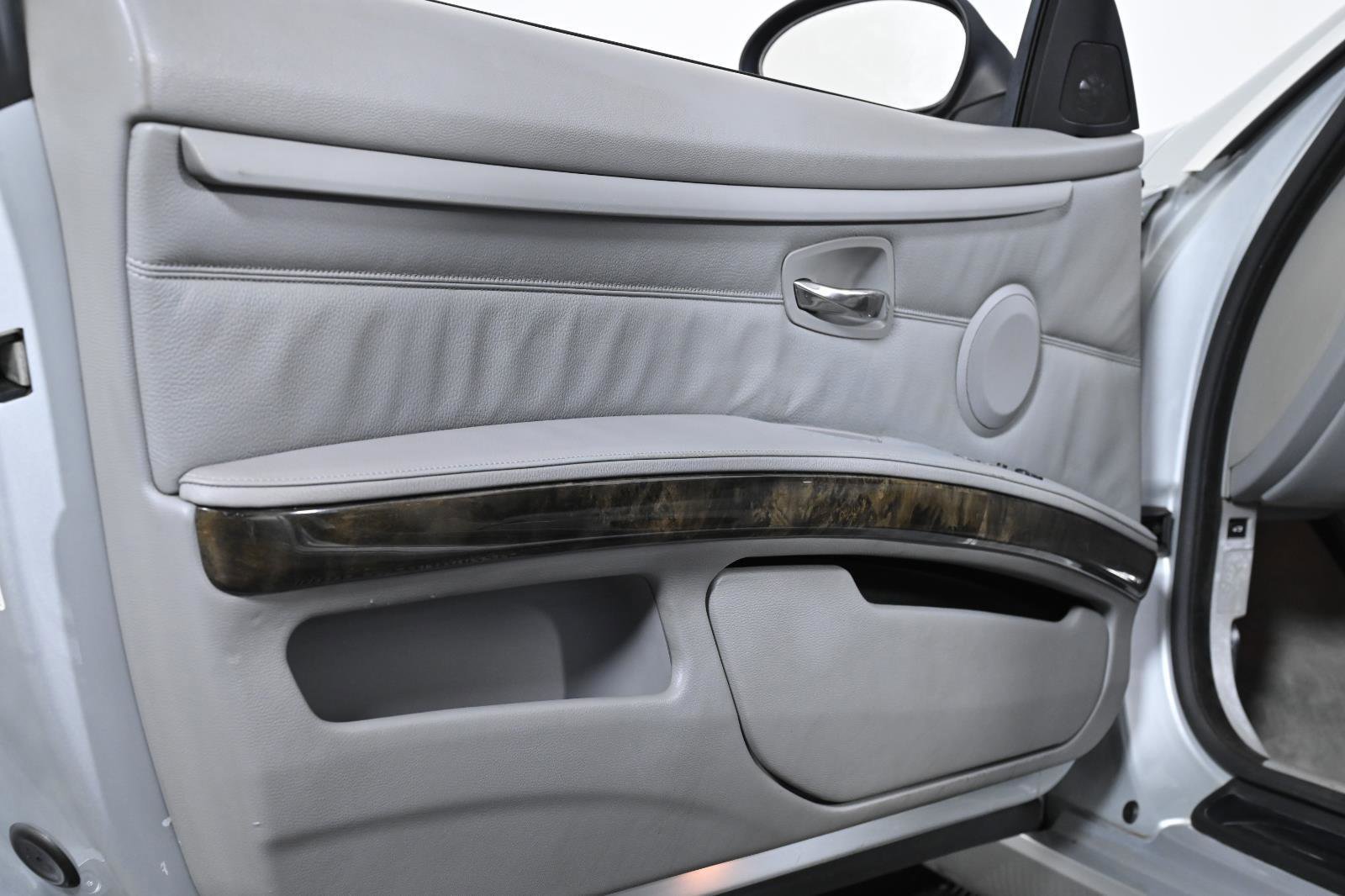 Used 2008 BMW 335i Convertible image 27