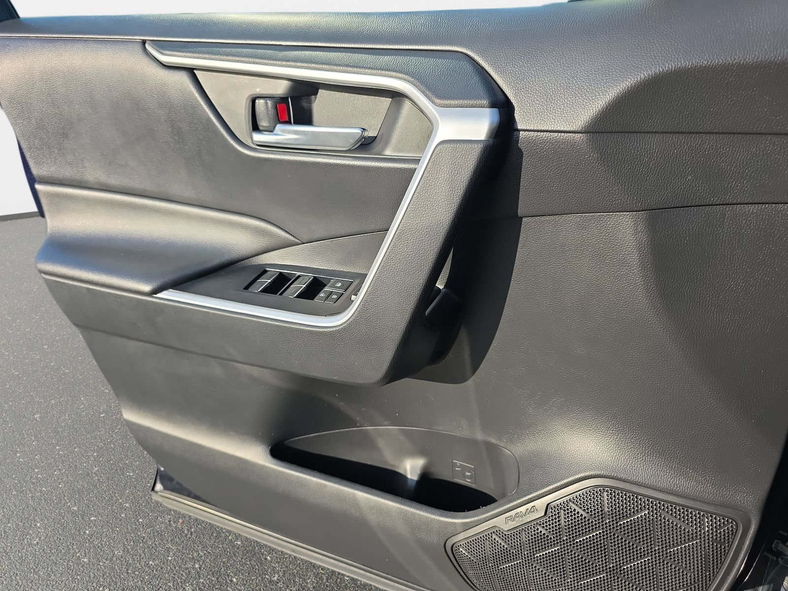 Used 2022 Toyota RAV4 XLE FWD image 26