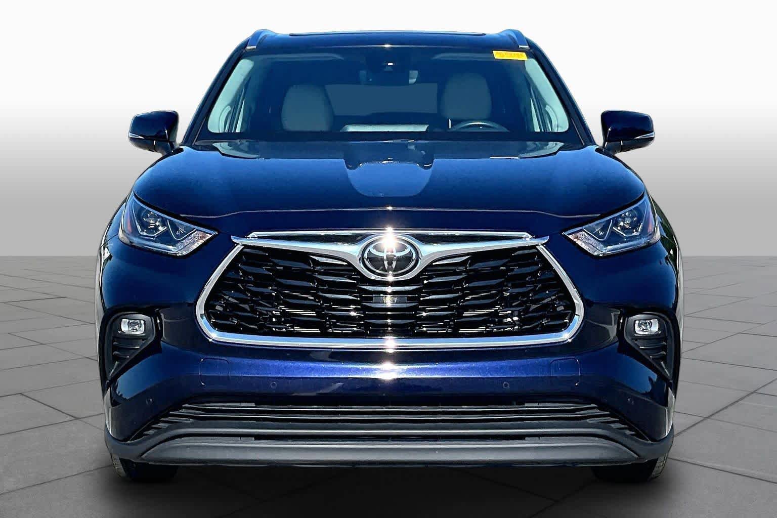 Used 2023 Toyota Highlander Limited FWD image 6