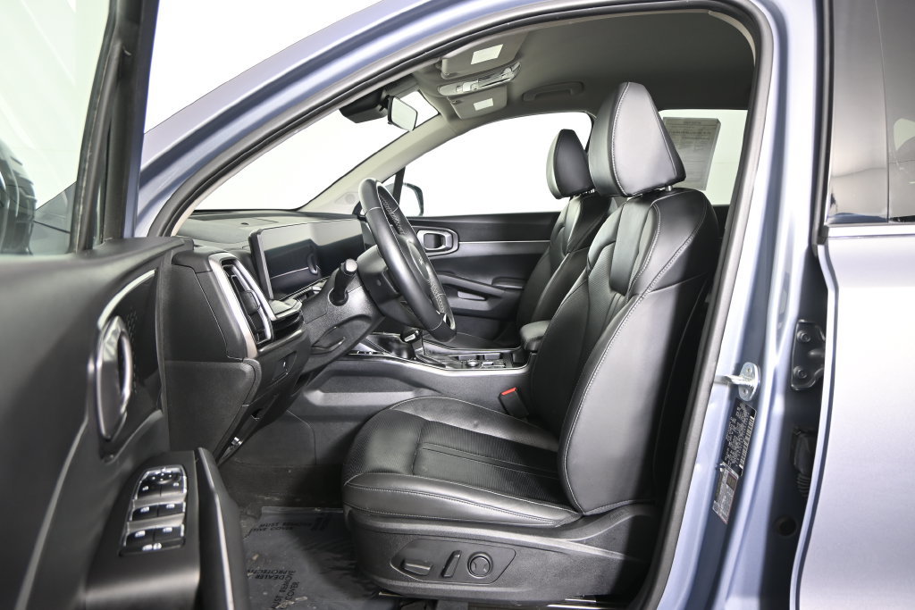 Used 2025 Kia Sorento S FWD image 21
