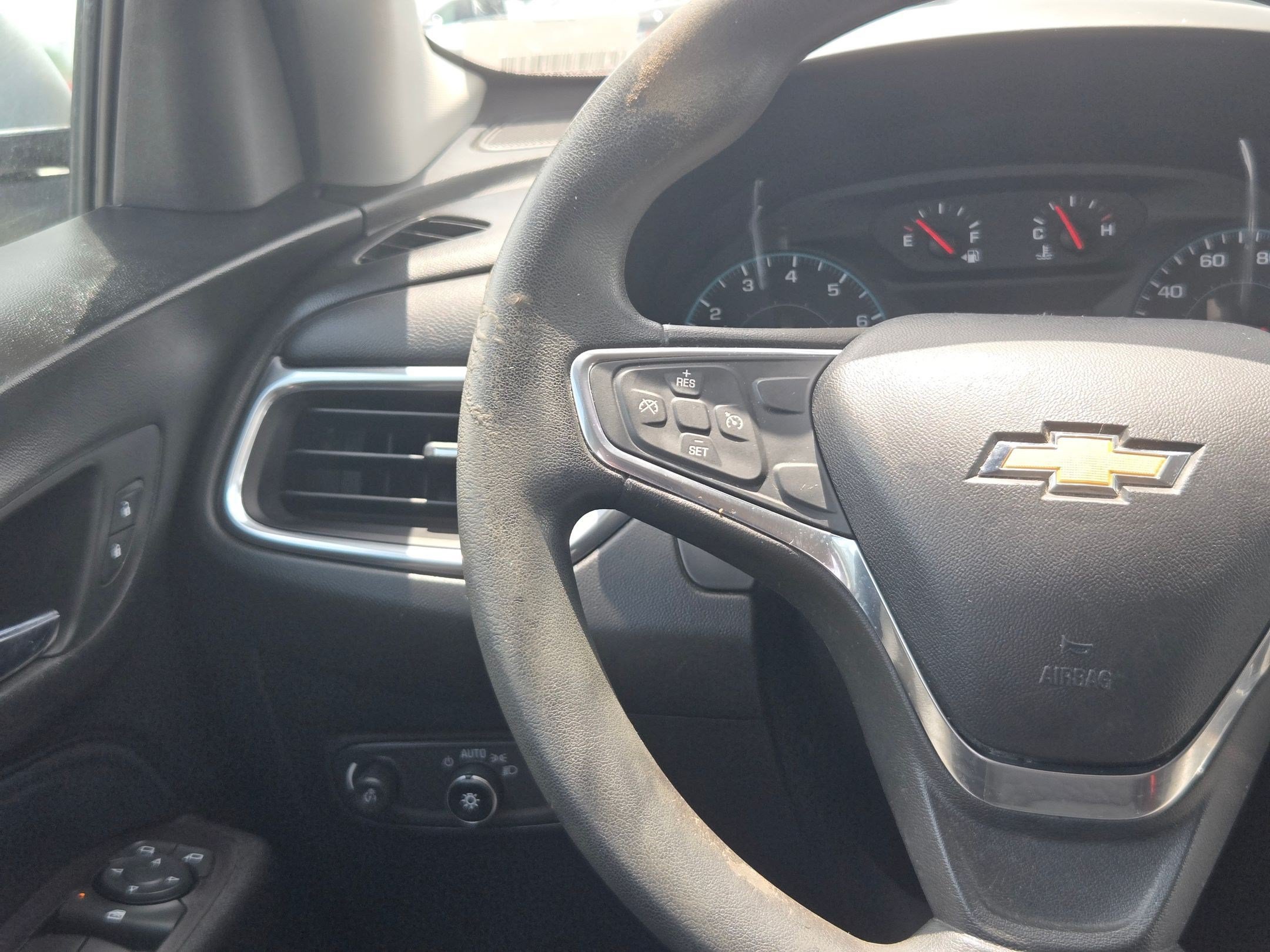 Used 2018 Chevrolet Equinox LT FWD image 19