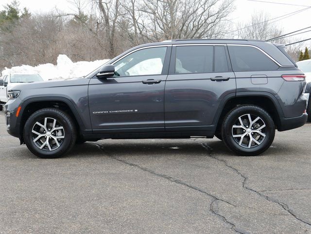 Used 2025 Jeep Grand Cherokee Limited w/ Trailer Tow Package image 3