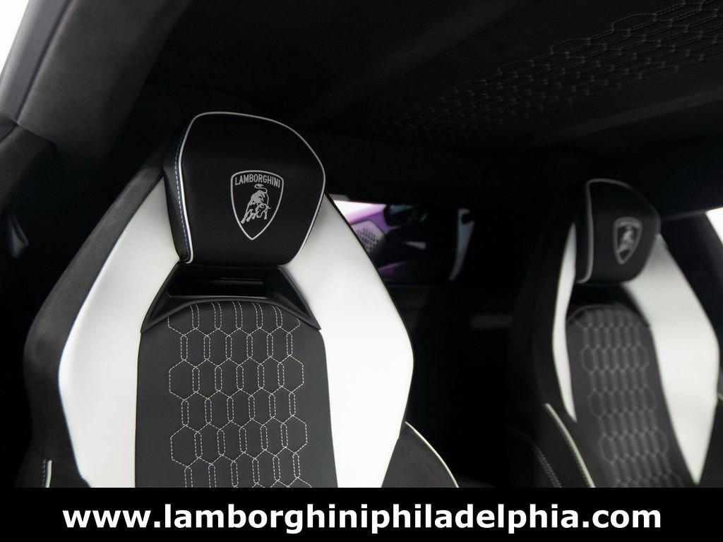 Used 2024 Lamborghini Revuelto image 37