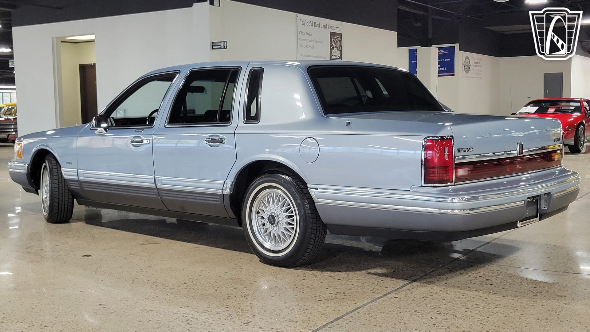 Used 1993 Lincoln Town Car Signature RWD image 27