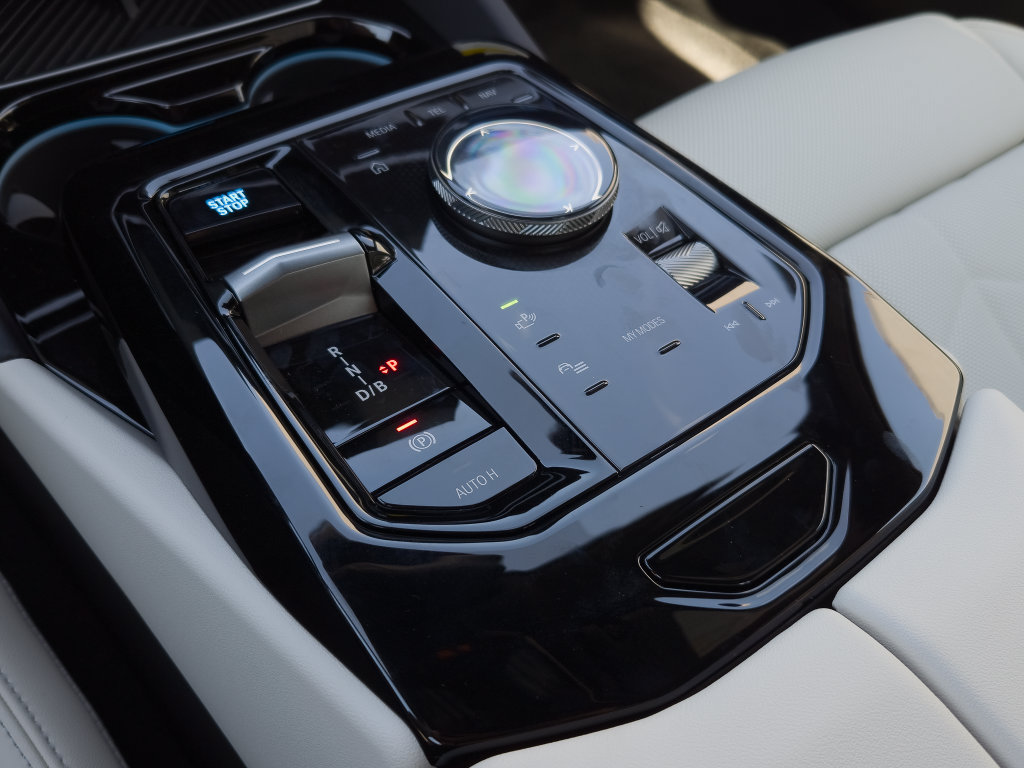 New 2027 BMW i5 xDrive40 AWD/4WD image 10