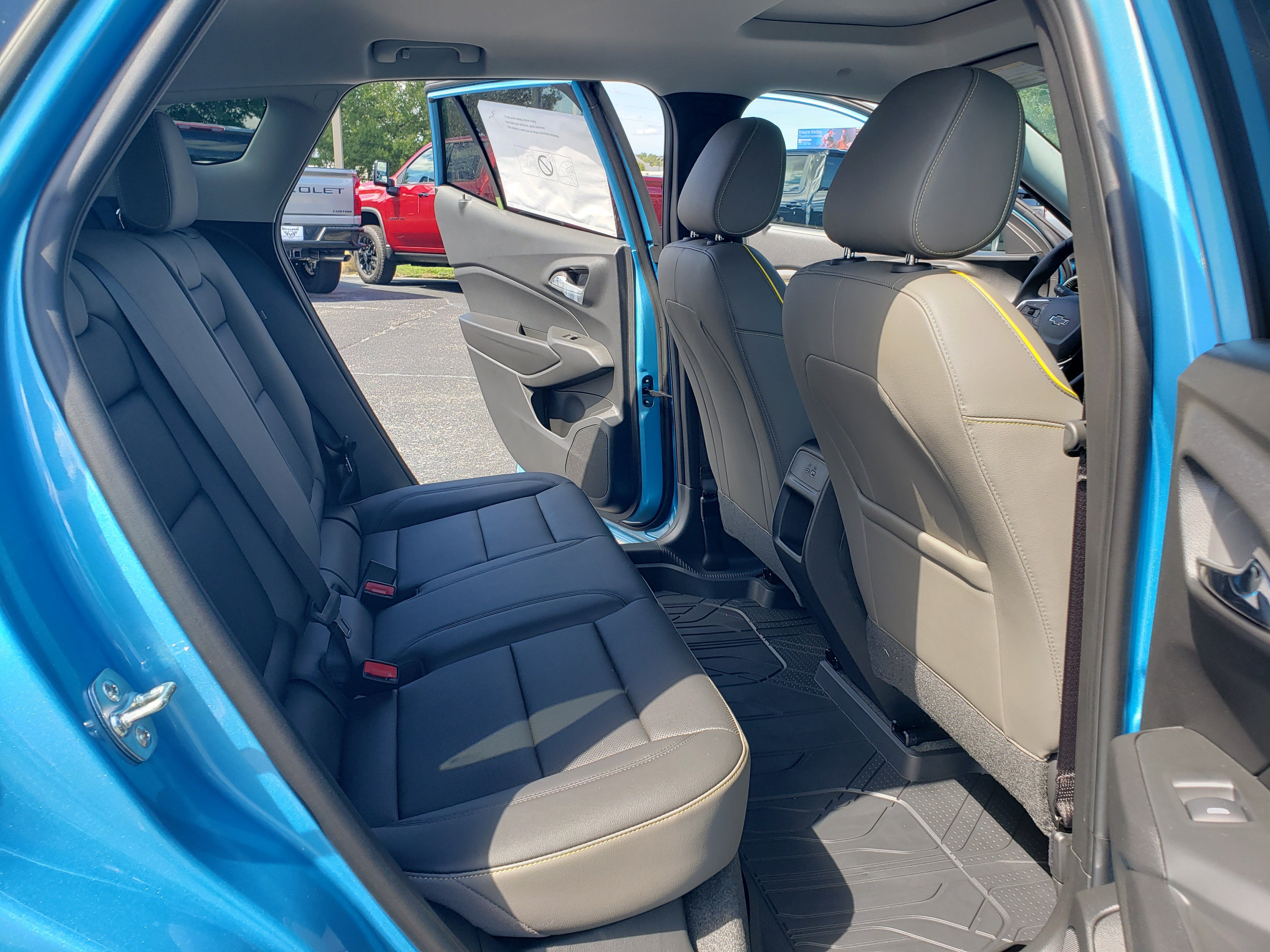 New 2026 Chevrolet Trax ACTIV w/ Sunroof Package FWD image 33