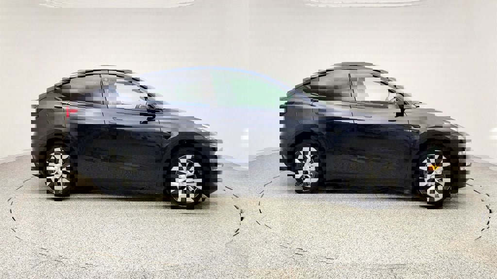 Used 2024 Tesla Model Y Long Range image 4