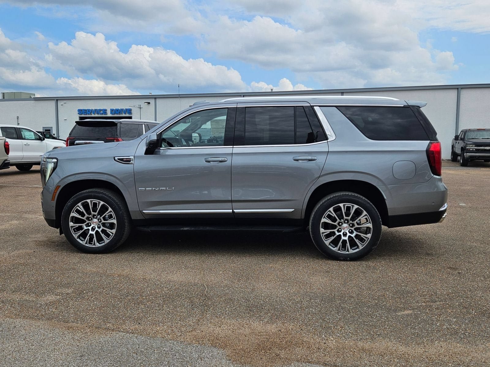 New 2026 GMC Yukon Denali AWD/4WD image 2