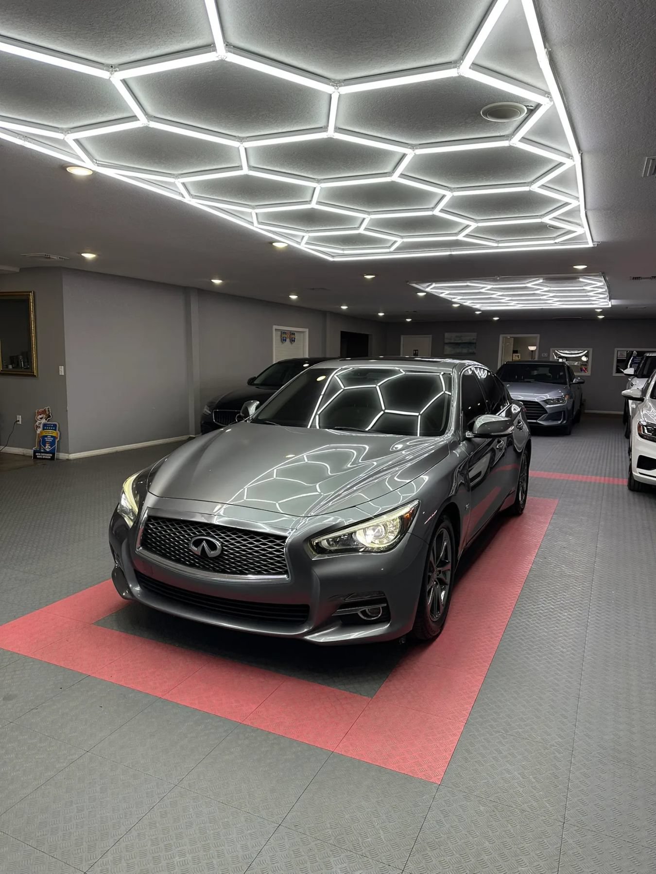 Used 2017 INFINITI Q50 Signature Edition RWD image 2