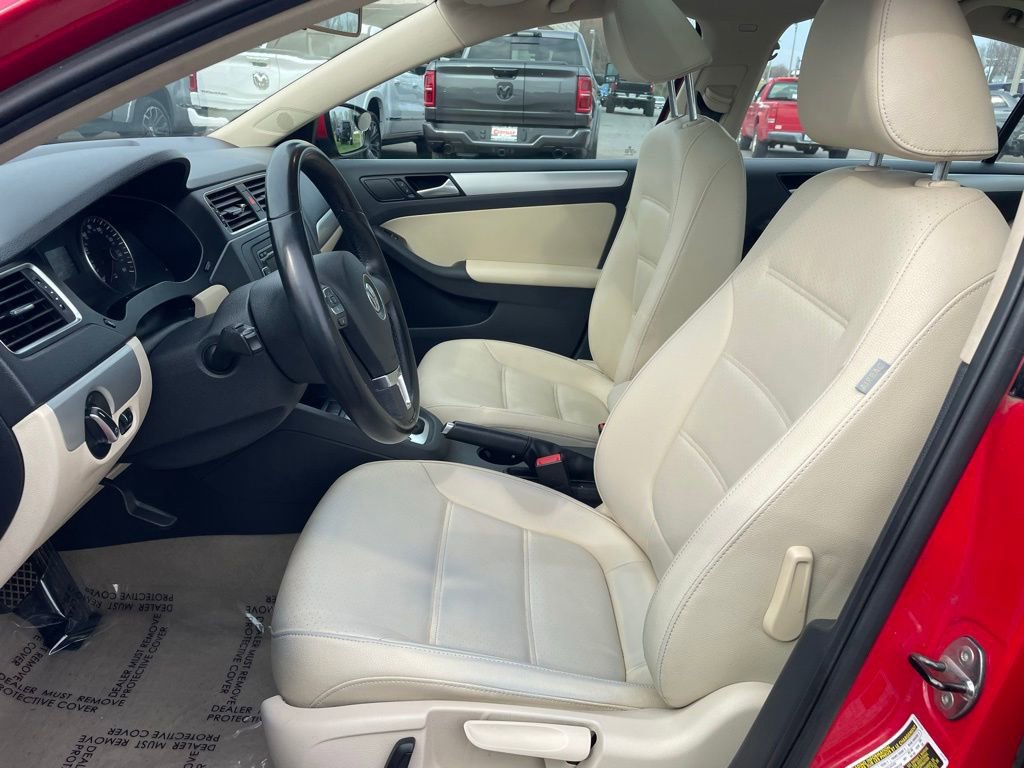 Used 2014 Volkswagen Jetta SE image 2