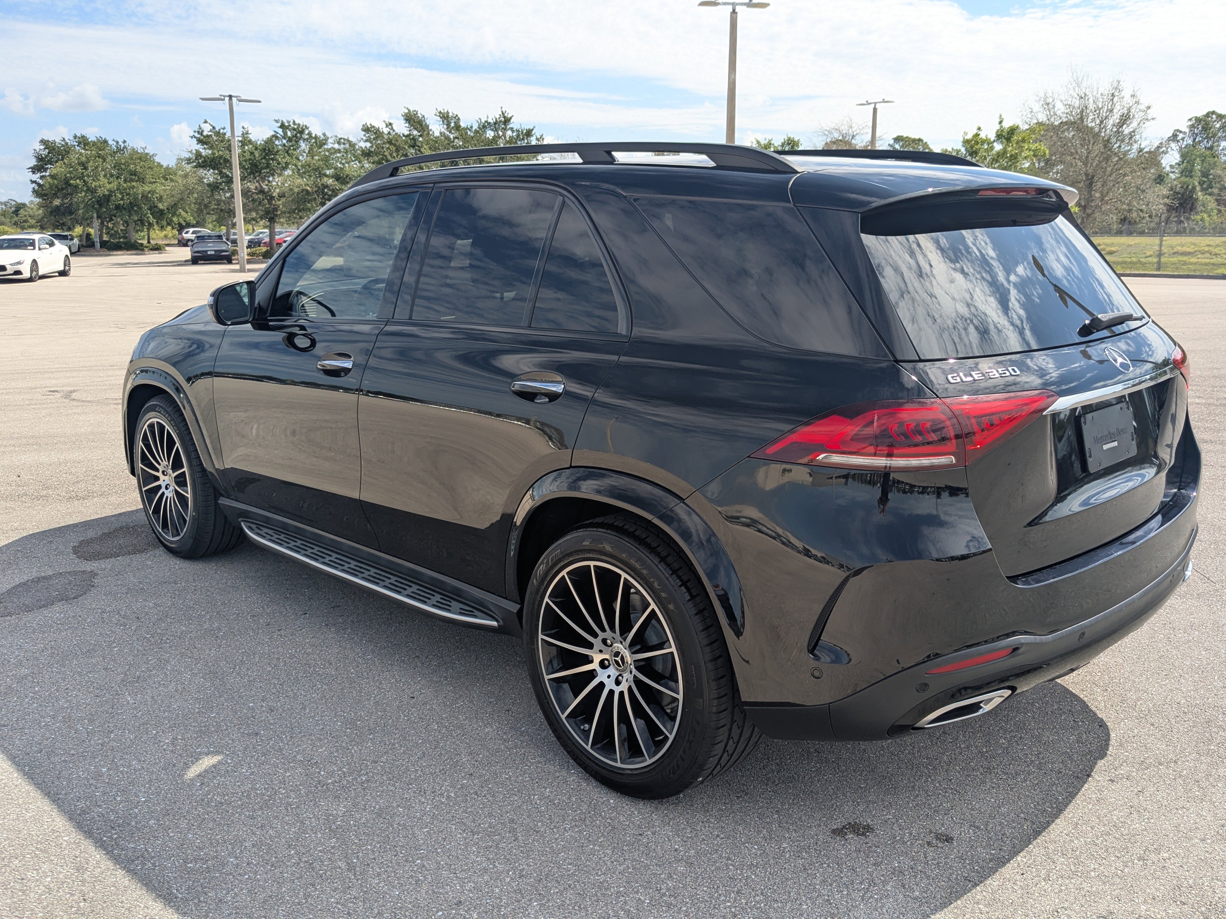 Used 2023 Mercedes-Benz GLE 350 w/ AMG Line Exterior image 7