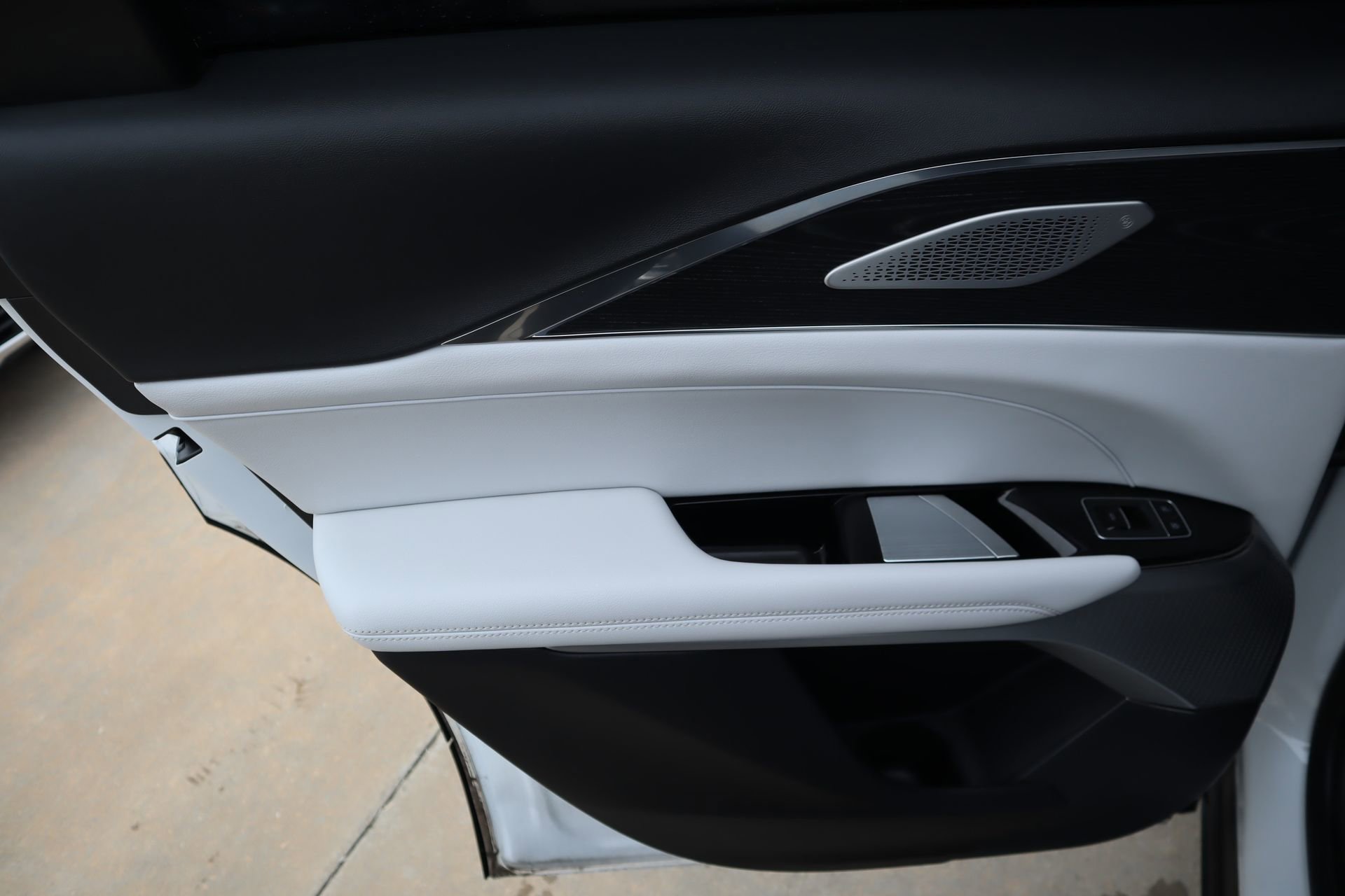 Used 2024 Cadillac Lyriq Luxury RWD image 20