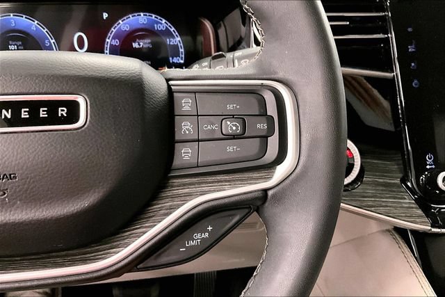 Used 2022 Jeep Wagoneer Series III w/ Rear Seat Video Group 1 AWD/4WD image 25