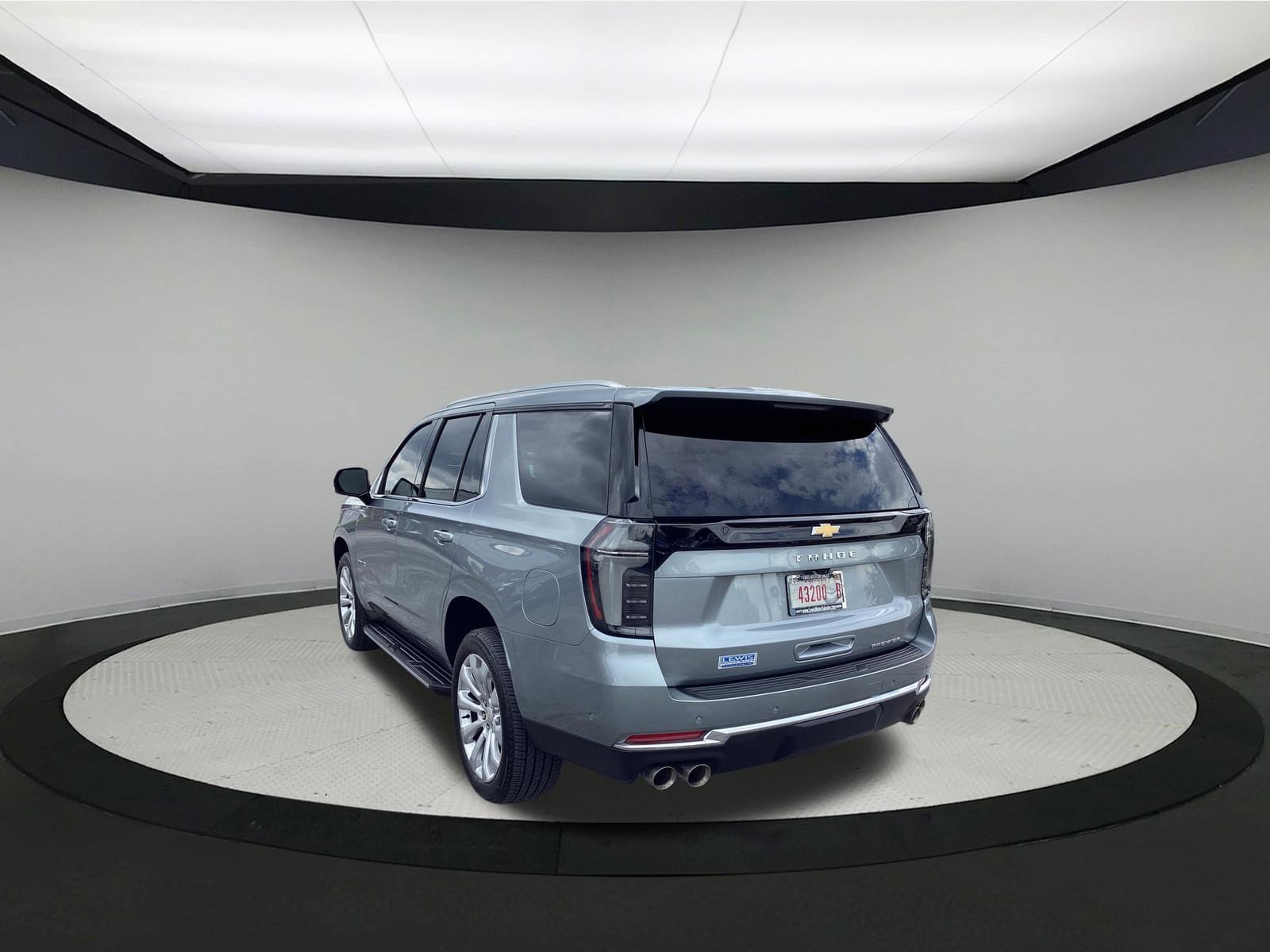 Used 2025 Chevrolet Tahoe Premier AWD/4WD image 6