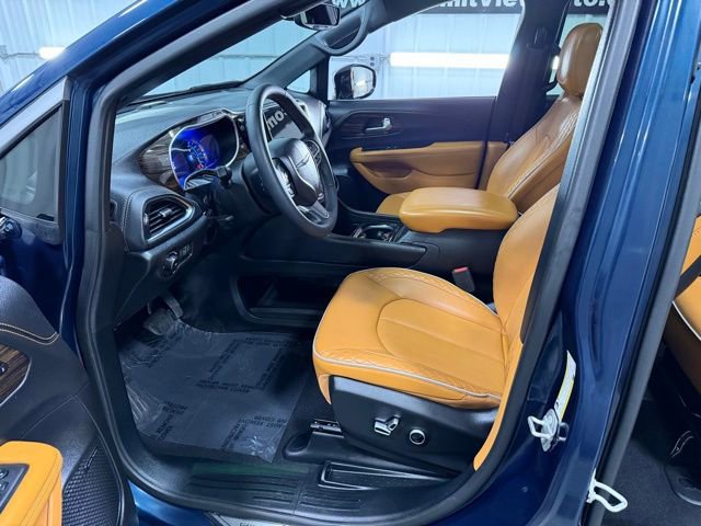 Used 2023 Chrysler Pacifica Pinnacle image 12