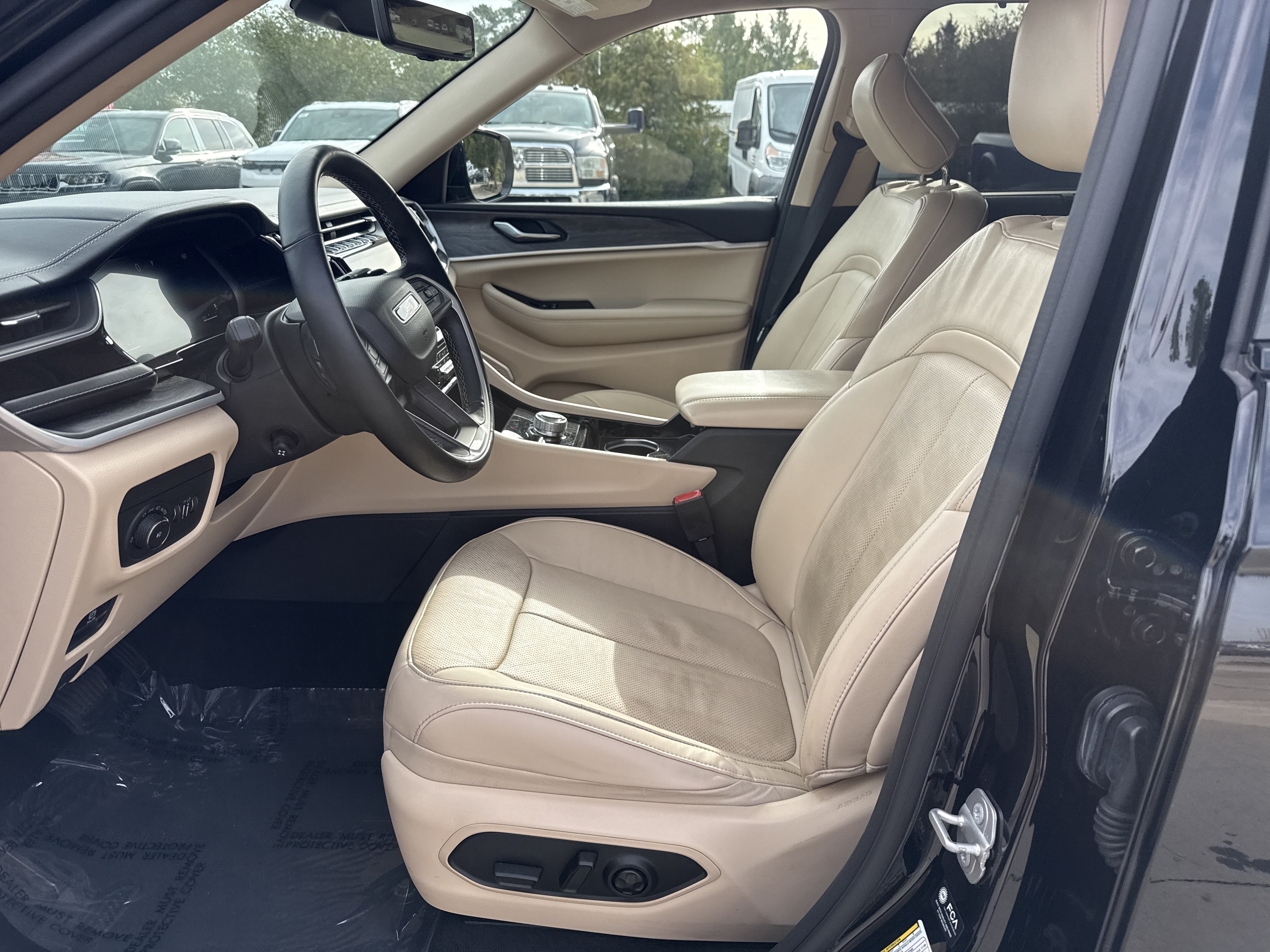 Used 2022 Jeep Grand Cherokee L Limited w/ Luxury Tech Group II AWD/4WD image 15