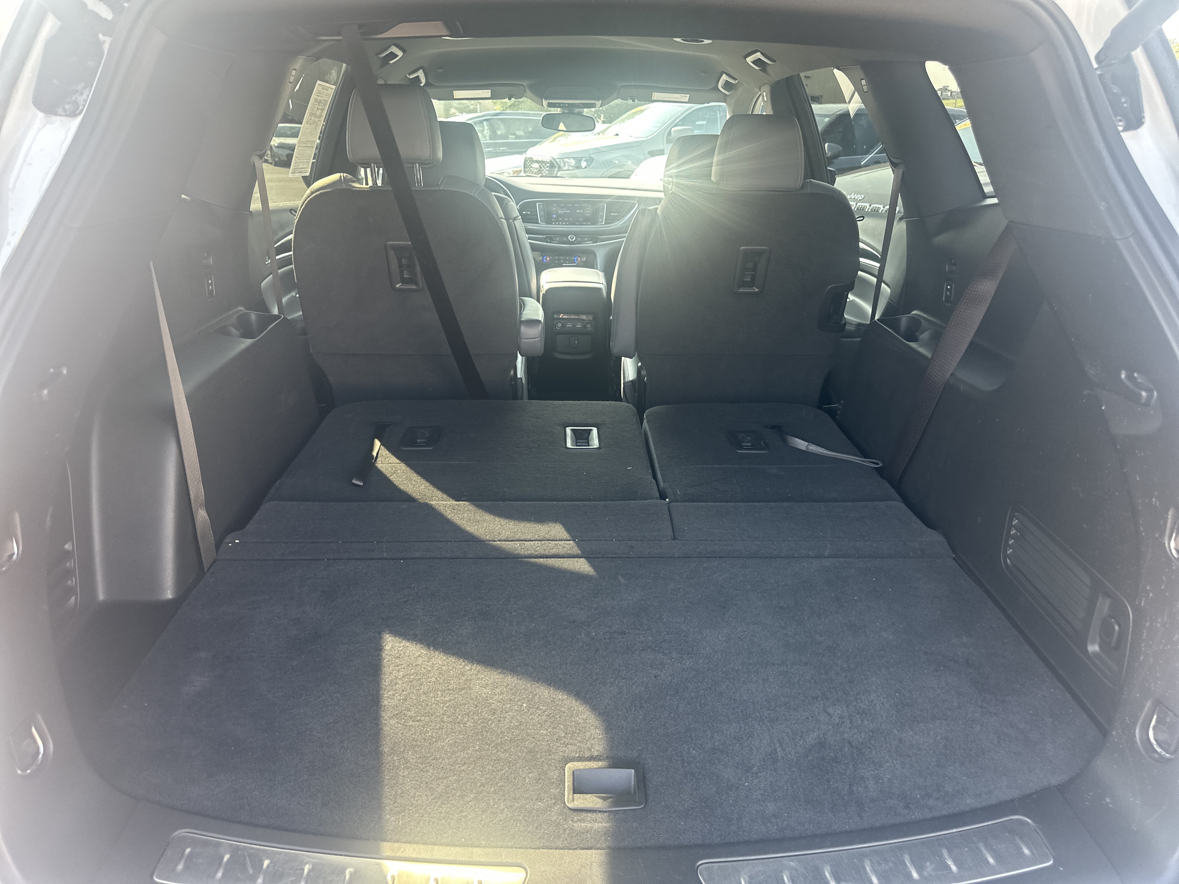 Used 2024 Buick Enclave Essence AWD/4WD image 11