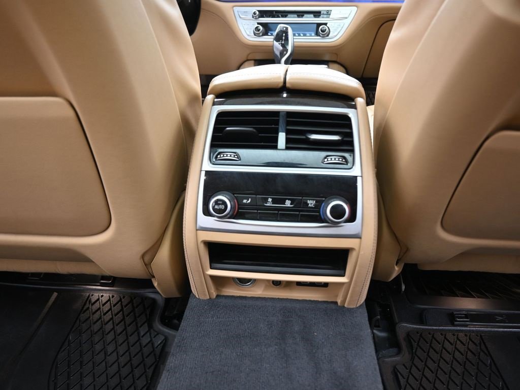 Used 2020 BMW 740i w/ Premium Package image 24
