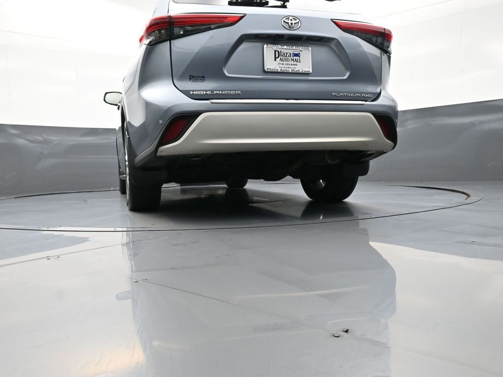 Certified 2020 Toyota Highlander Platinum w/ Preferred Accessory Package AWD/4WD image 34