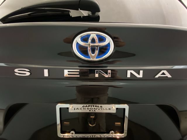 Used 2023 Toyota Sienna Platinum FWD image 28