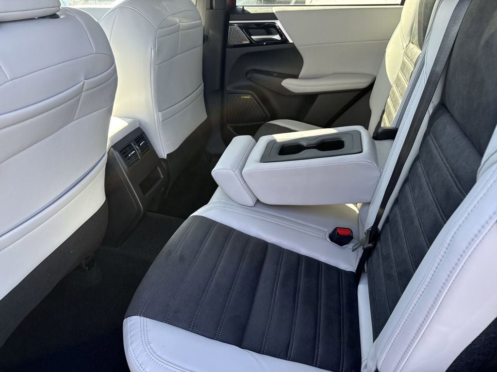 New 2025 Mitsubishi Outlander SE image 31