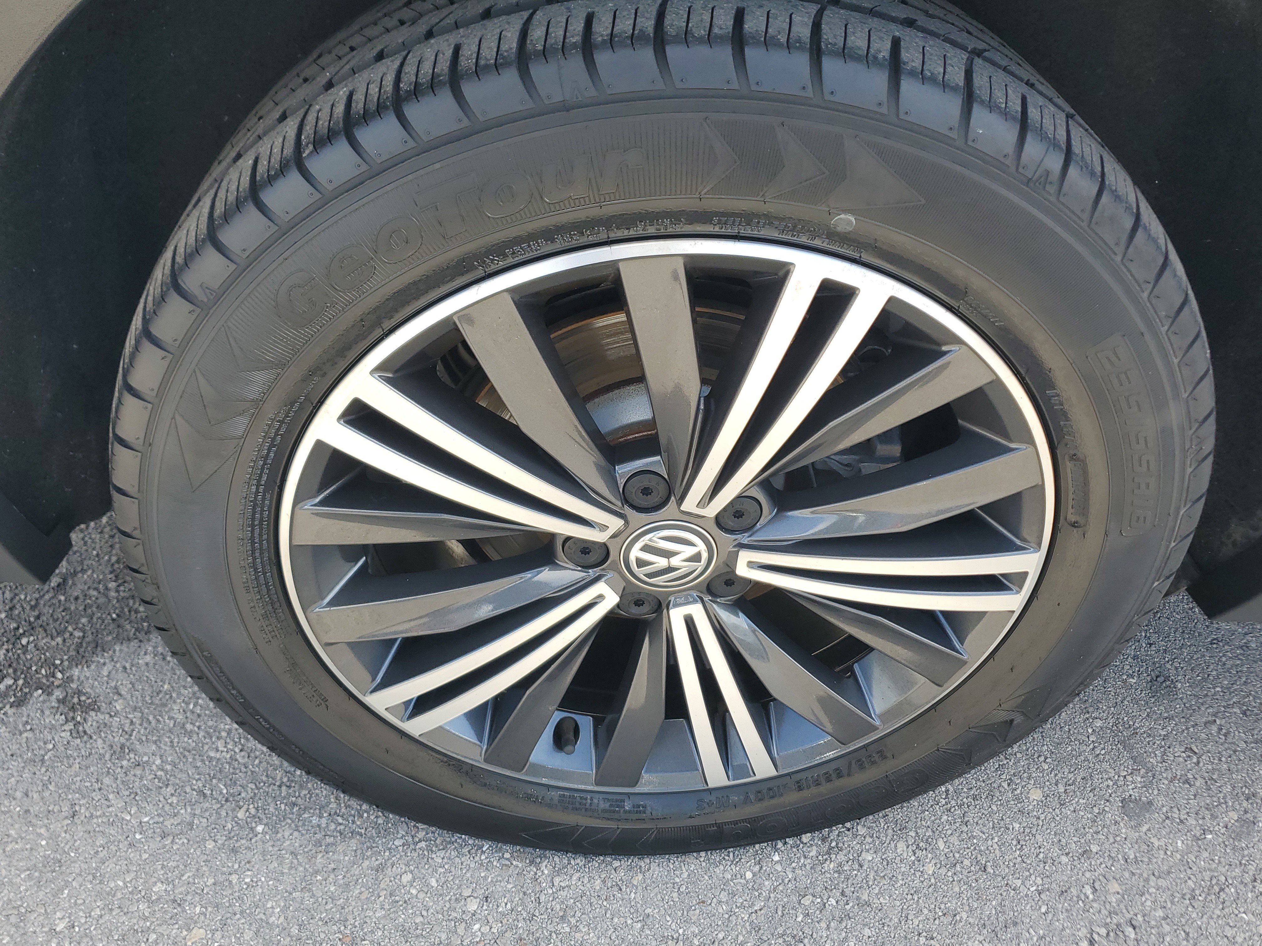 Used 2019 Volkswagen Tiguan SEL image 30