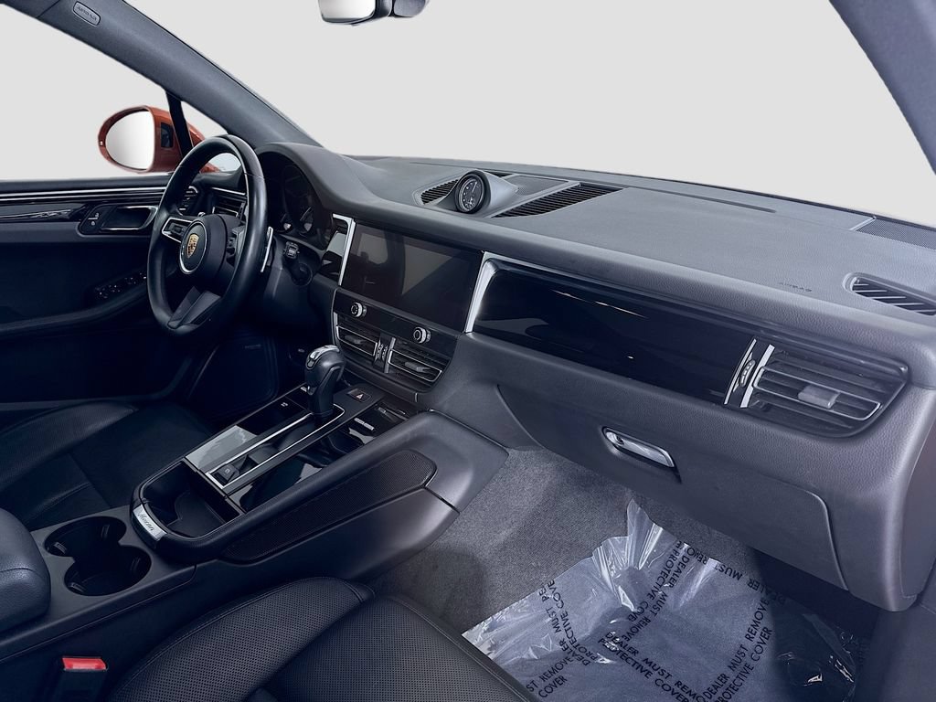 Certified 2022 Porsche Macan AWD/4WD image 30