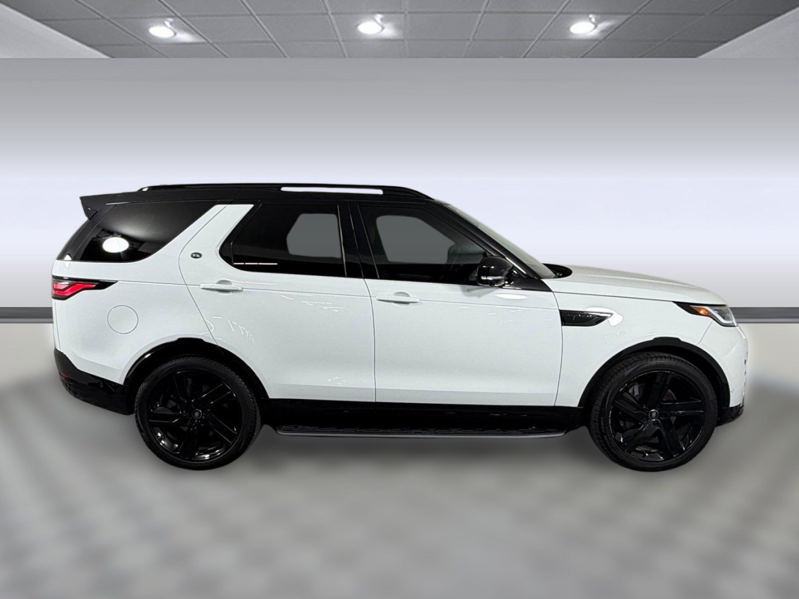 Used 2025 Land Rover Discovery Dynamic SE AWD/4WD image 8