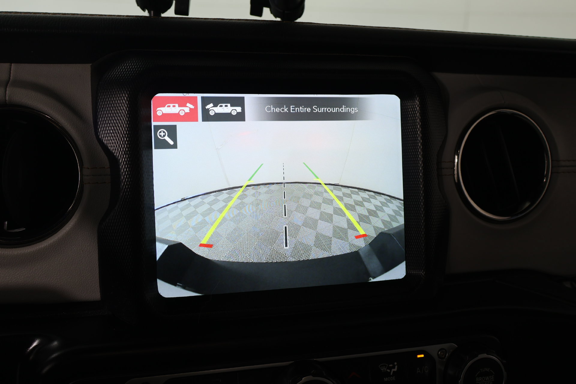 Used 2023 Jeep Gladiator Overland AWD/4WD image 6